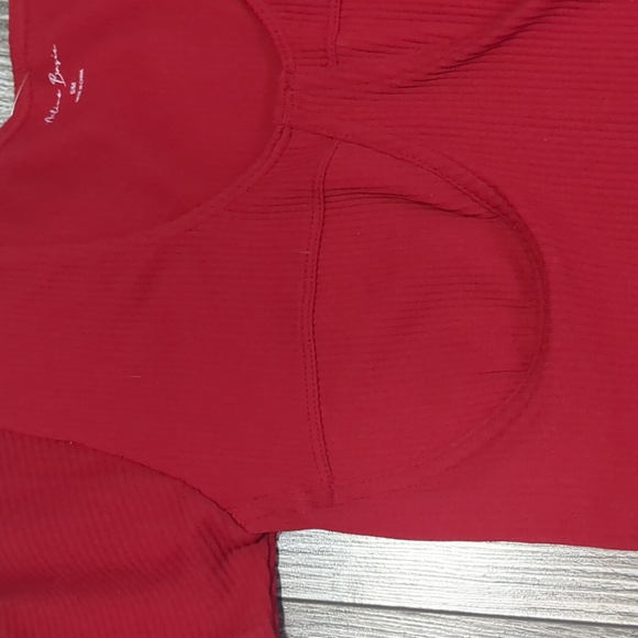 BOGO!! Active Basic Red Cropped T-shirt Small Medium - Picture 2 of 4